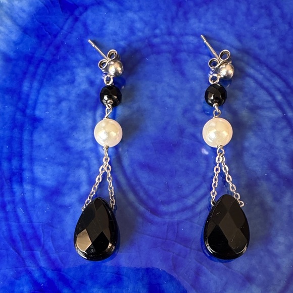 Elegant Black, pearl and Silver Drop Earrings - Picture 2 of 5
